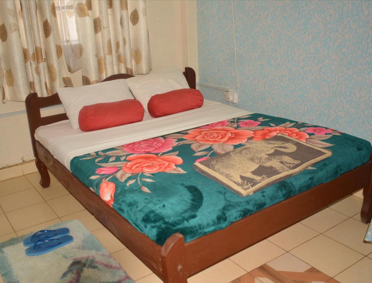 Mona Lisa Guest House, キスム エクステリア 写真