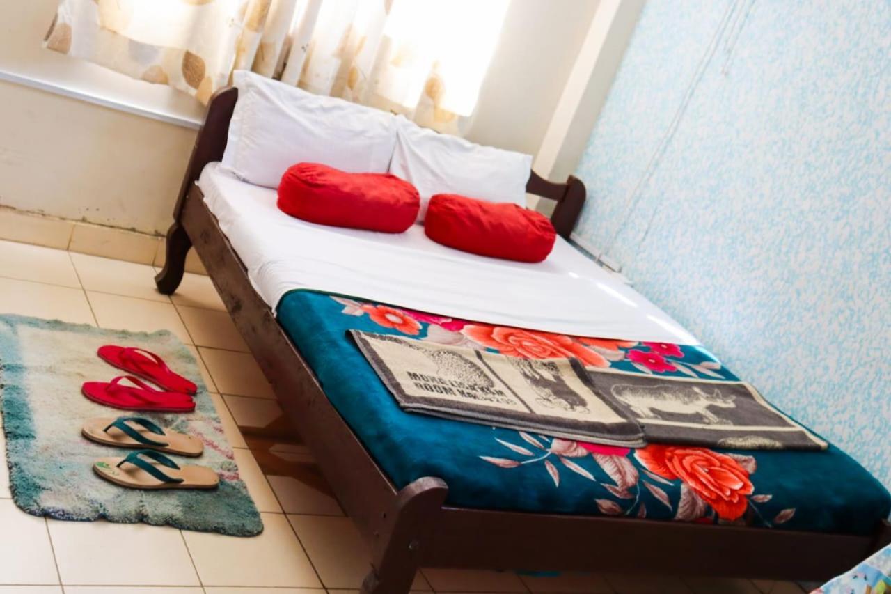 Mona Lisa Guest House, キスム エクステリア 写真