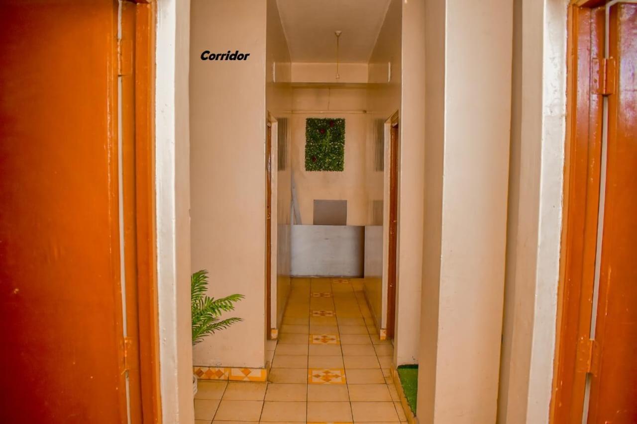 Mona Lisa Guest House, キスム エクステリア 写真