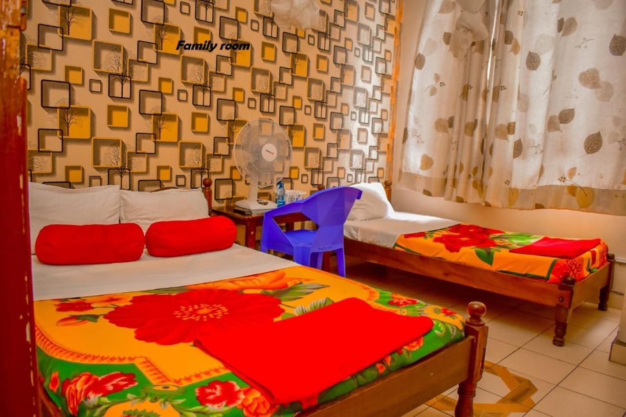 Mona Lisa Guest House, キスム エクステリア 写真